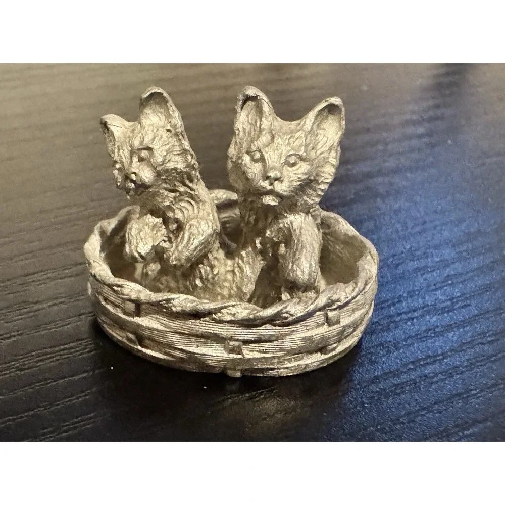 Spoontiques 1982 Pewter Kitty Kittens Cats Woven Basket Bed Mini Art Figurine